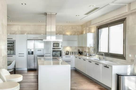 Modern Mansion - Image 4